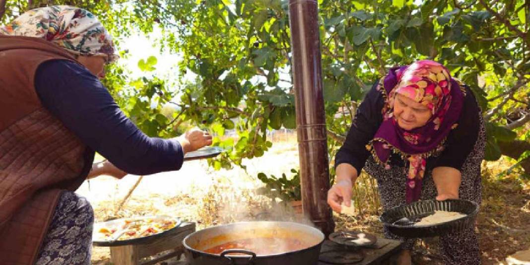 Nesilden nesle aktarılan kültür! Tek ocakta pişiyor, kokusu tüm mahalleyi sarıyor: İmece hazırlık herkesin karnını doyuruyor 1